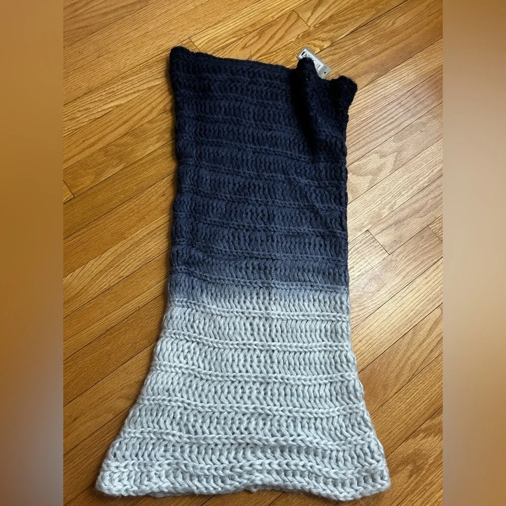 NWT Apt. 9 Navy Blue/White Ombre Knit Cozy Tube Scarf One Size